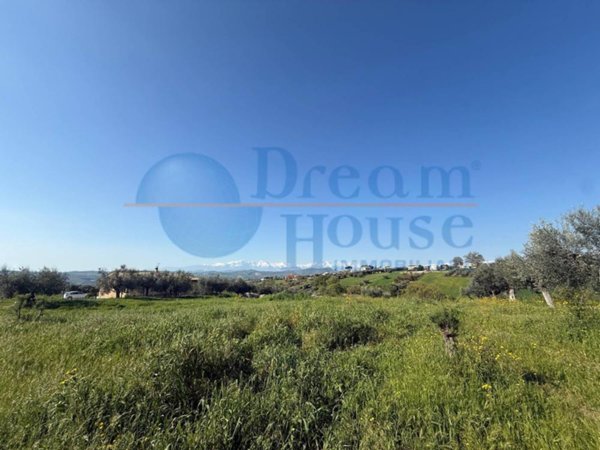 casa indipendente in vendita a Mosciano Sant'Angelo