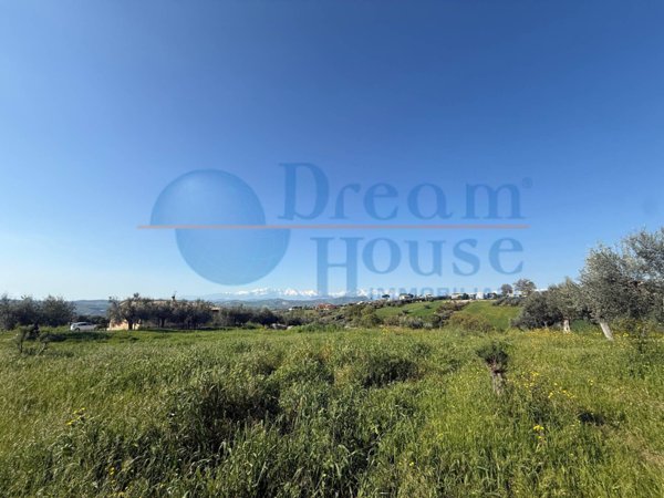 casa indipendente in vendita a Mosciano Sant'Angelo