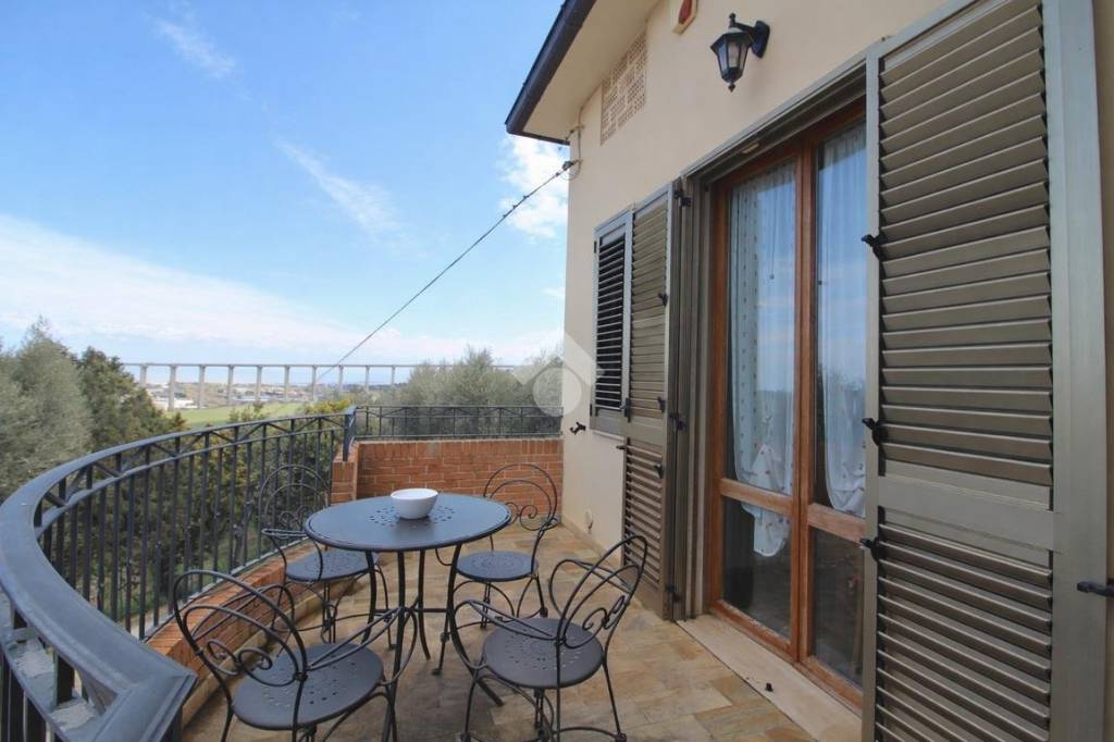 appartamento in vendita a Mosciano Sant'Angelo in zona Montone