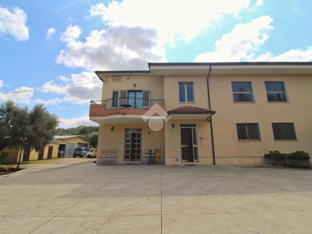 appartamento in vendita a Mosciano Sant'Angelo in zona Montone