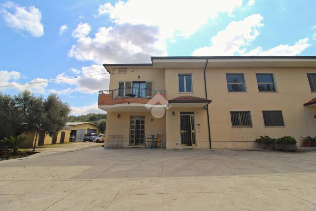 appartamento in vendita a Mosciano Sant'Angelo in zona Montone