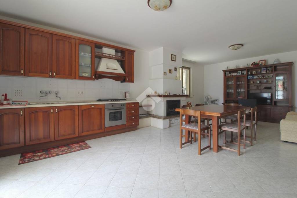 appartamento in vendita a Mosciano Sant'Angelo in zona Montone