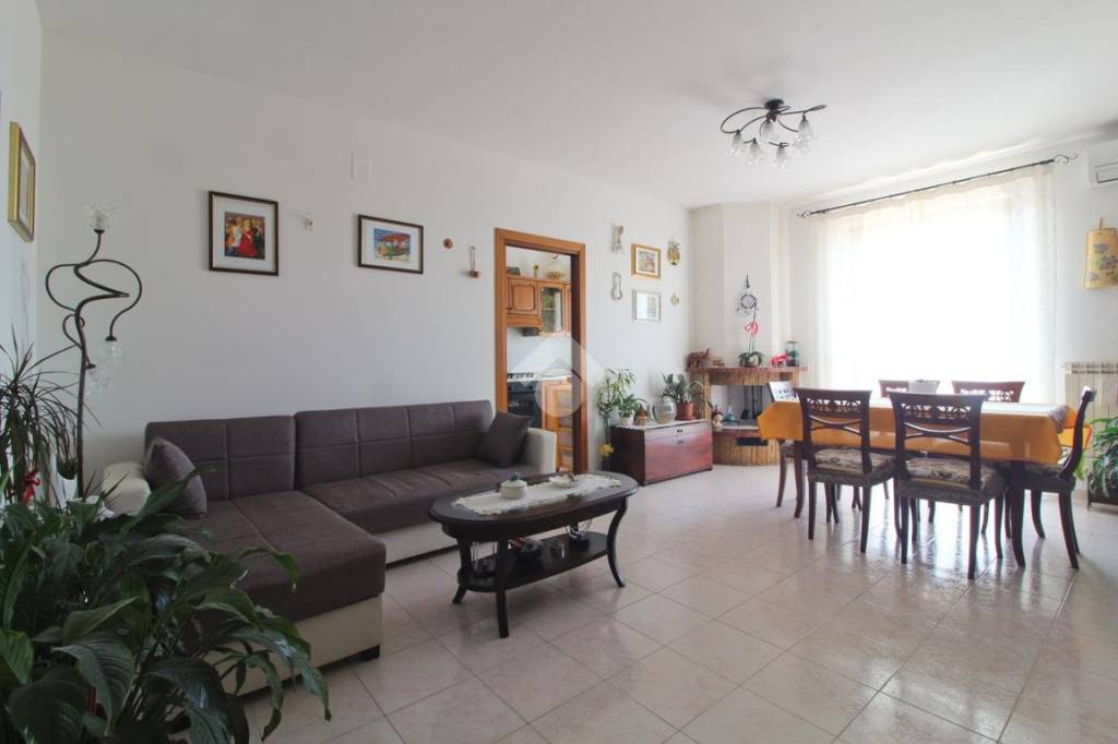 appartamento in vendita a Mosciano Sant'Angelo in zona Montone
