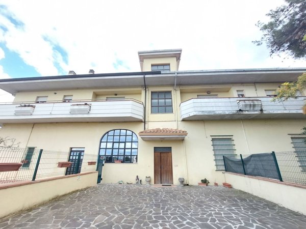 appartamento in vendita a Mosciano Sant'Angelo in zona Montone