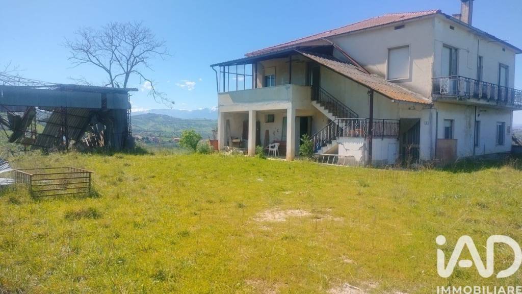 casa indipendente in vendita a Mosciano Sant'Angelo