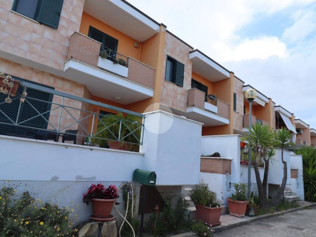 casa indipendente in vendita a Mosciano Sant'Angelo in zona Notaresco Stazione