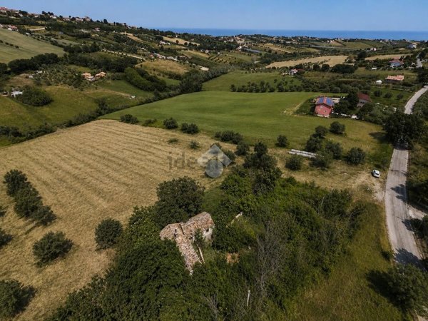rudere in vendita a Mosciano Sant'Angelo in zona Montone