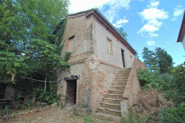 casa indipendente in vendita a Mosciano Sant'Angelo in zona Notaresco Stazione