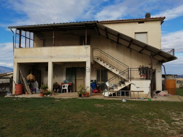 casa indipendente in vendita a Mosciano Sant'Angelo in zona Colle Cacio