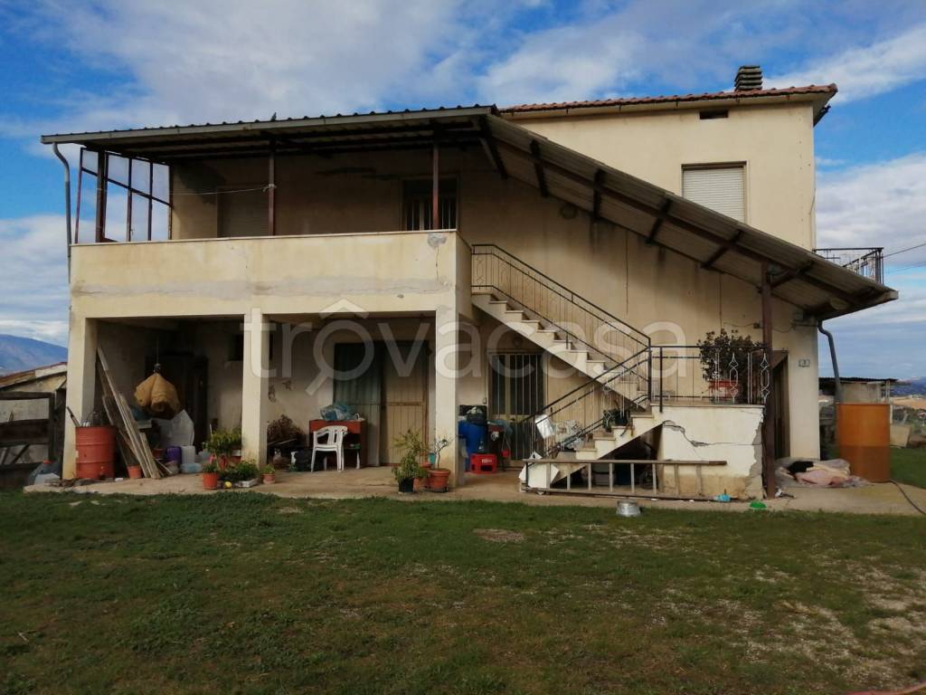 casa indipendente in vendita a Mosciano Sant'Angelo in zona Colle Cacio
