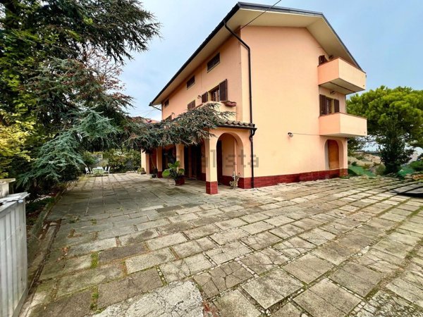 casa indipendente in vendita a Mosciano Sant'Angelo in zona Montone