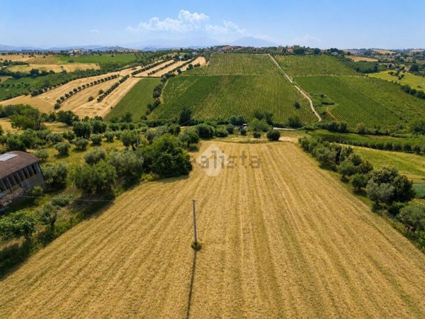 terreno edificabile in vendita a Mosciano Sant'Angelo in zona Convento