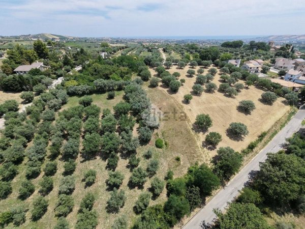 terreno edificabile in vendita a Mosciano Sant'Angelo