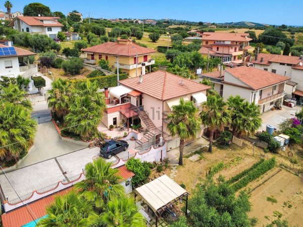 casa indipendente in vendita a Mosciano Sant'Angelo in zona Costa del Monte