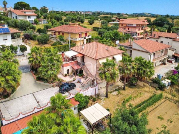 casa indipendente in vendita a Mosciano Sant'Angelo in zona Costa del Monte