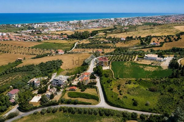 terreno edificabile in vendita a Mosciano Sant'Angelo in zona Colle Imperatore