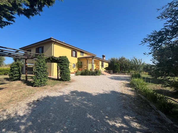 casa indipendente in vendita a Mosciano Sant'Angelo in zona Montone