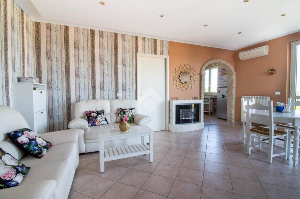 appartamento in vendita a Mosciano Sant'Angelo in zona Costa del Monte