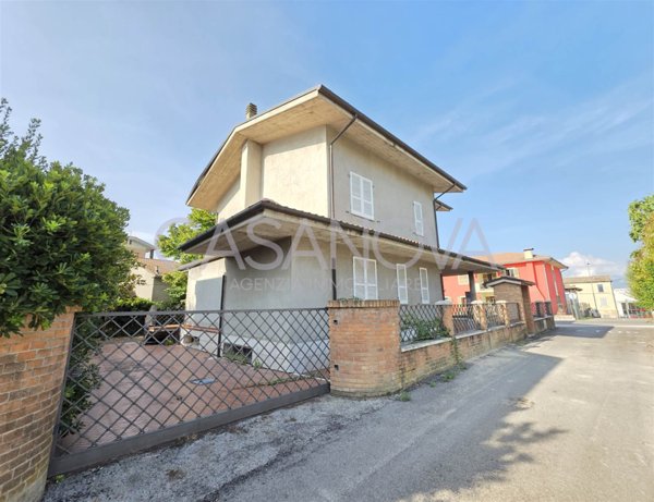 casa indipendente in vendita a Mosciano Sant'Angelo in zona Convento