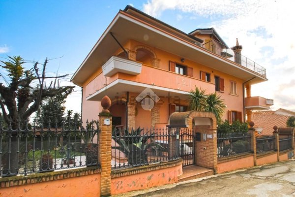 casa indipendente in vendita a Mosciano Sant'Angelo in zona Convento