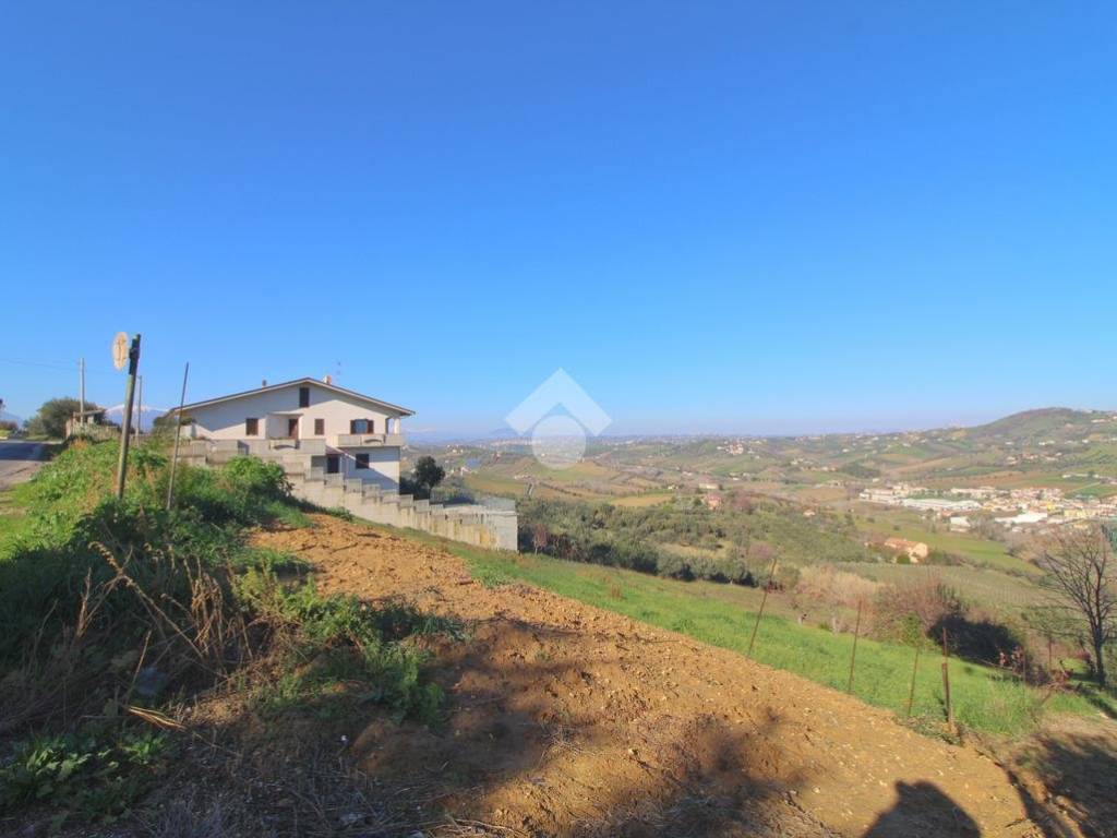 terreno in vendita a Mosciano Sant'Angelo in zona Montone