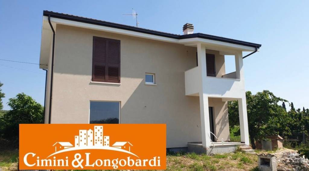 casa indipendente in vendita a Nereto