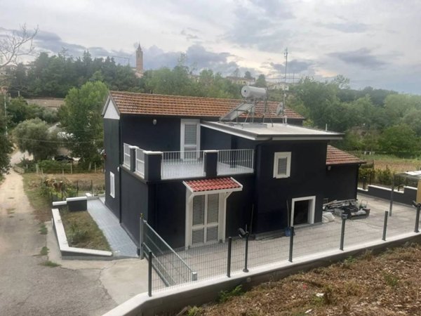 casa indipendente in vendita a Corropoli