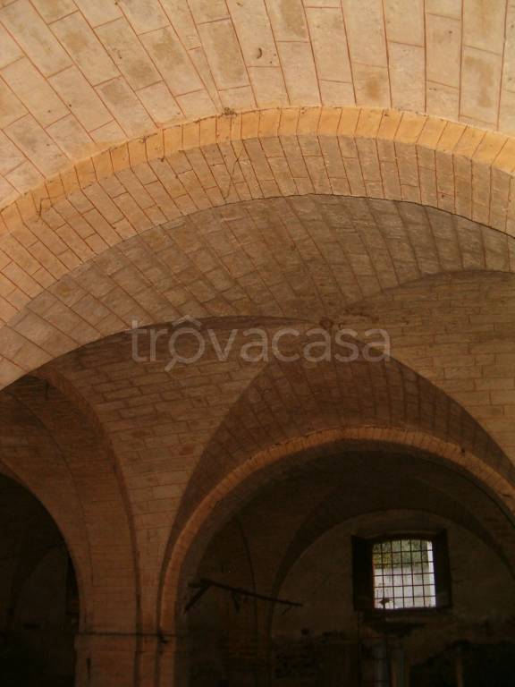 locale di sgombero in vendita a Nereto