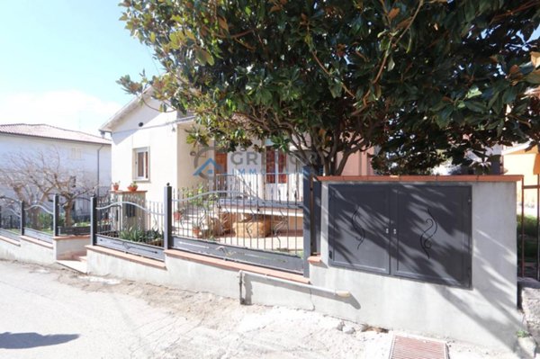 casa indipendente in vendita a Nereto