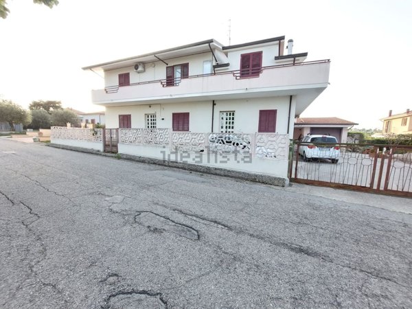 casa indipendente in vendita a Nereto in zona Parignano