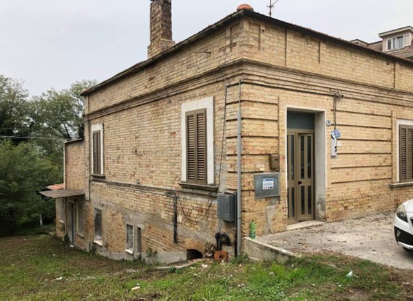 casa indipendente in vendita a Nereto
