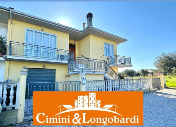 casa indipendente in vendita a Nereto