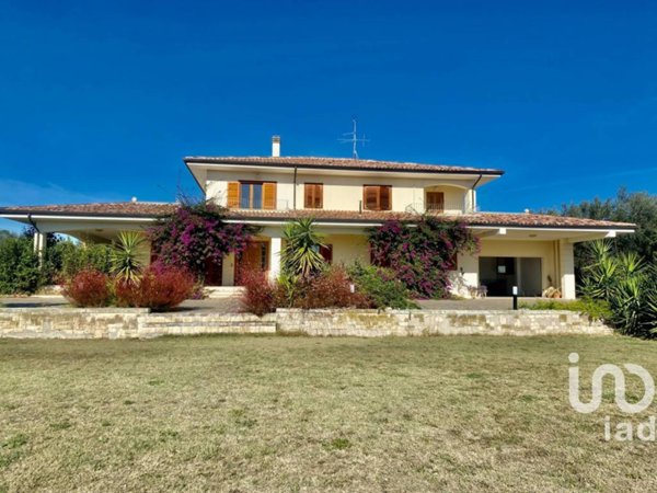 casa indipendente in vendita a Nereto in zona Vibrata