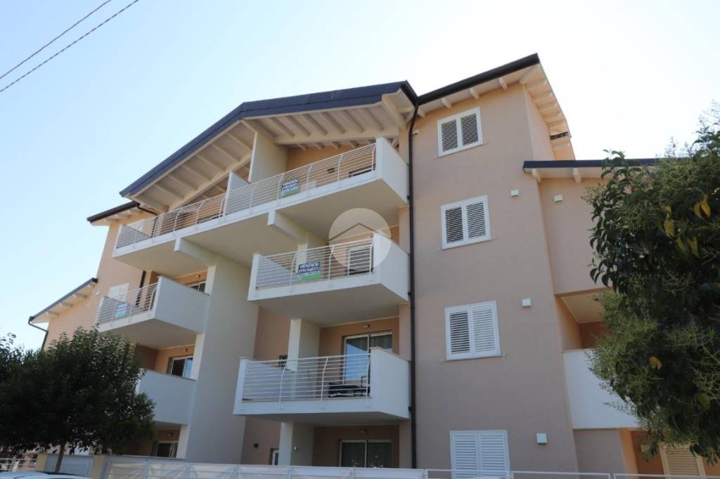 appartamento in vendita a Nereto in zona Parignano