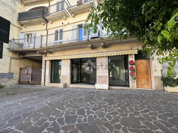 negozio in vendita a Nereto