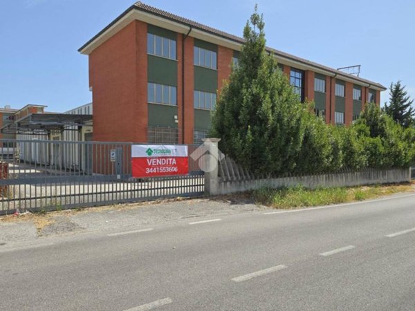 locale commerciale in vendita a Nereto