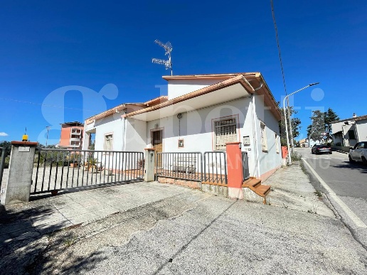 casa indipendente in vendita a Nereto
