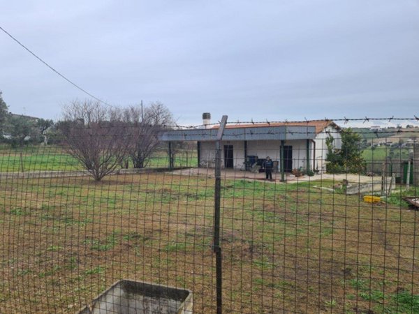 casa indipendente in vendita a Nereto