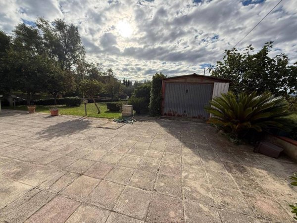 casa indipendente in vendita a Nereto