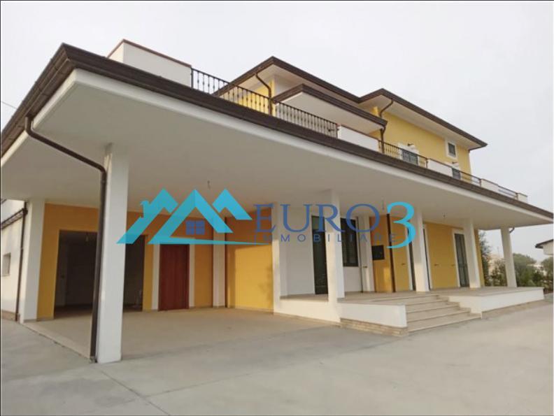 casa indipendente in vendita a Nereto