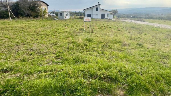 terreno edificabile in vendita a Nereto in zona Parignano