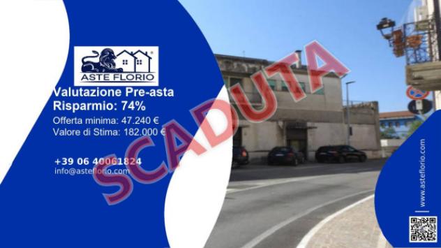 locale commerciale in vendita a Nereto