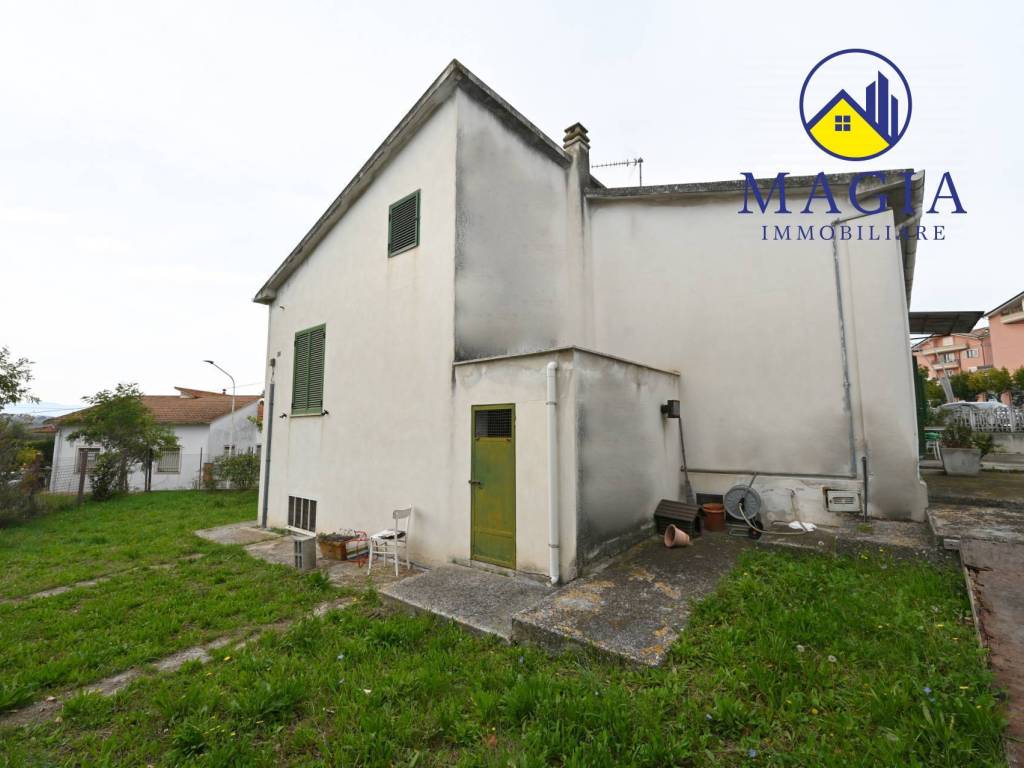 casa indipendente in vendita a Nereto