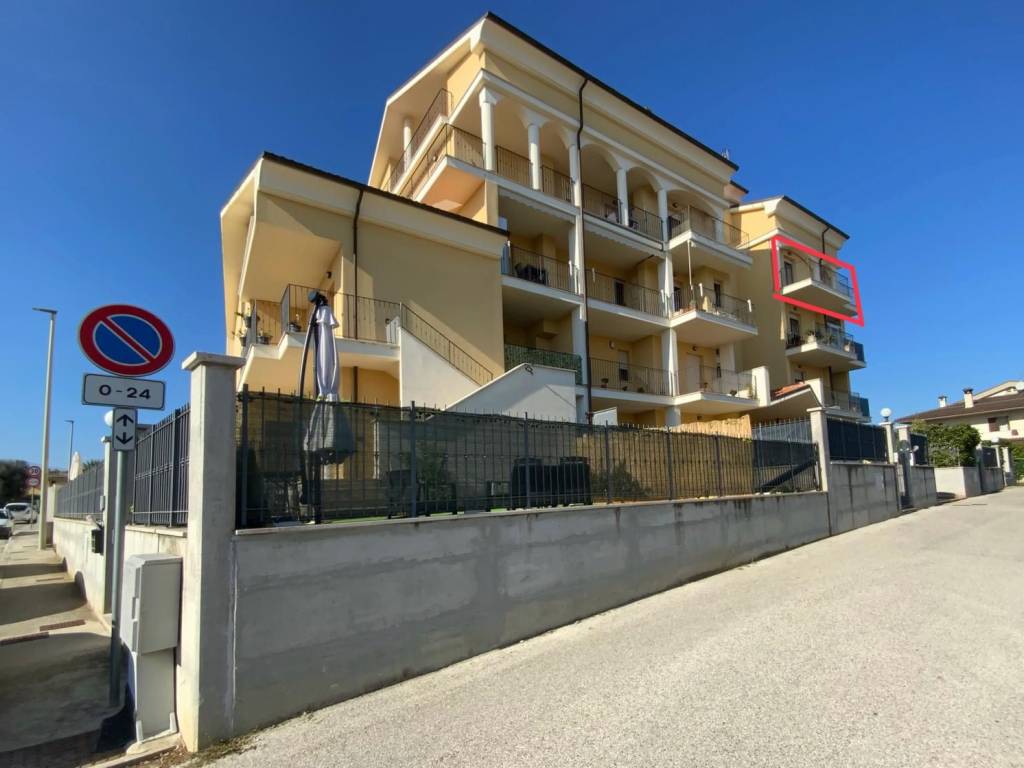 appartamento in vendita a Nereto in zona Vibrata