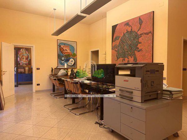 locale commerciale in vendita a Nereto