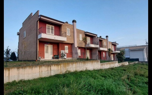 casa indipendente in vendita a Nereto