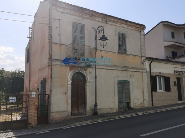 casa indipendente in vendita a Nereto