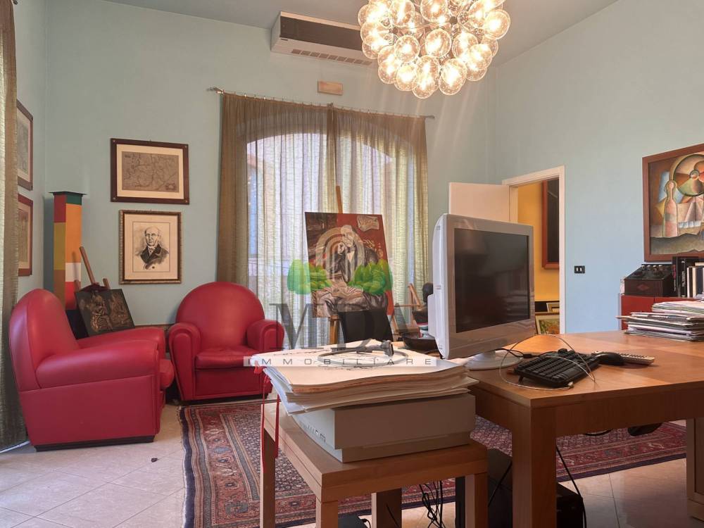 locale commerciale in vendita a Nereto