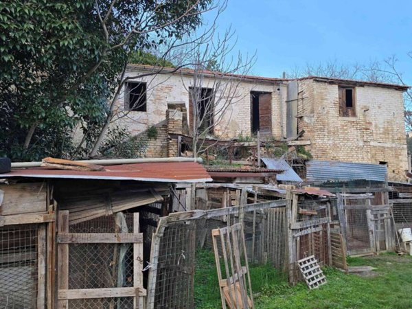 casale in vendita a Nereto