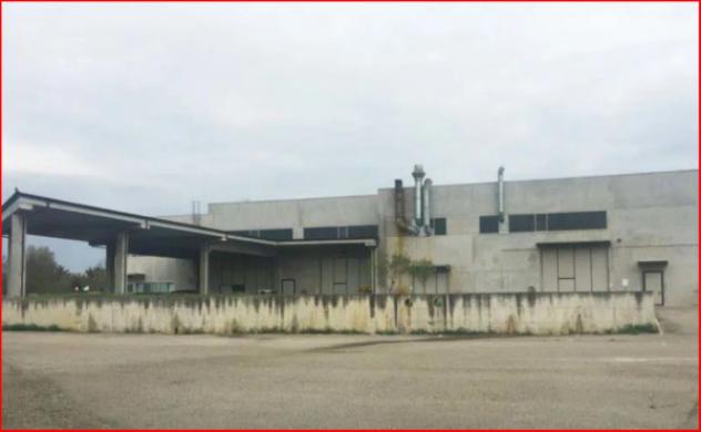 locale commerciale in vendita a Nereto in zona Vibrata